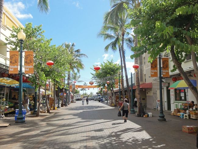 チャイナタウンで食料を仕入れるが、肉類を売っている店はすべて店じまいをはじめていた。開店時間がもっと早いのか。