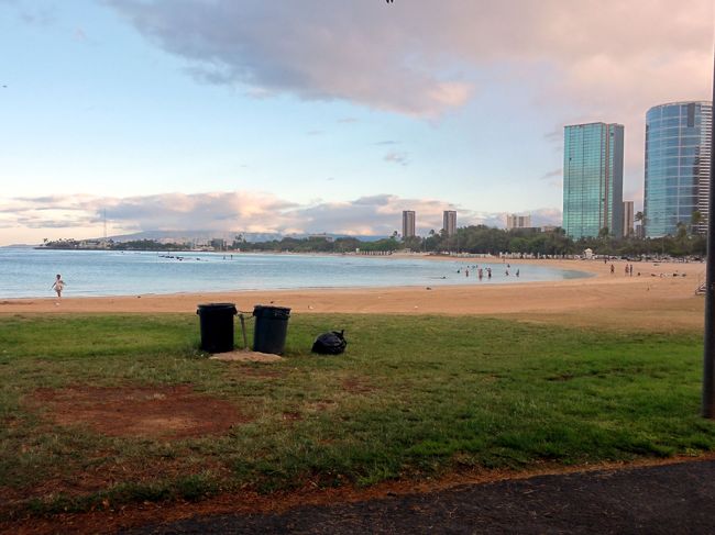 アラモアナビーチ。こんな風景を見ているとワイキキもいいなと思ってしまった。