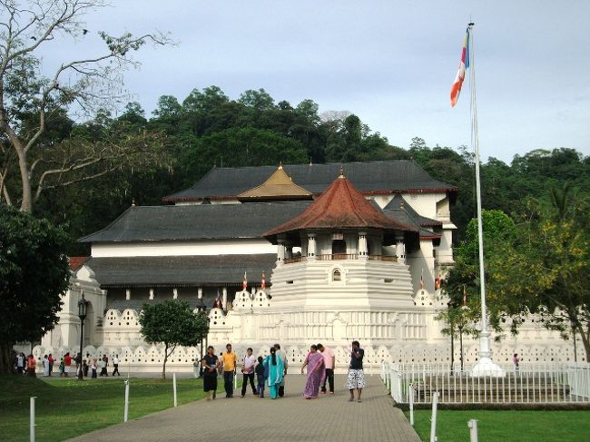 キャンディ：仏歯寺