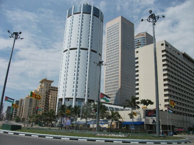 コロンボ：フォートエリア<br />高級ホテルや金融関係のビルが立ち並ぶエリア