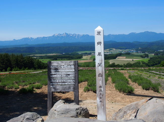 さて、麓郷に着きました。<br />この付近にはドラマ「北の国から」で有名なロケ地<br />があるんですが、そこにはなぜかいつも行かず（苦笑）<br />展望台から見る景色が好きです。