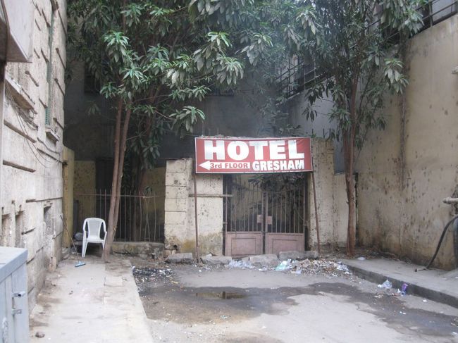 滞在した安宿の入り口