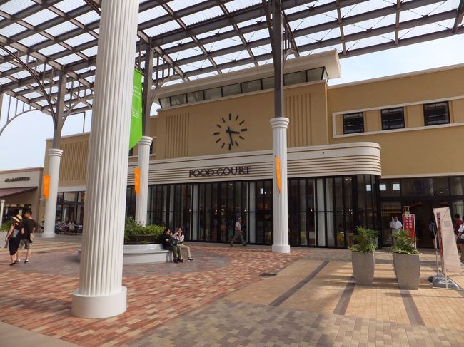 とりあえずフードコートでお昼ご飯！