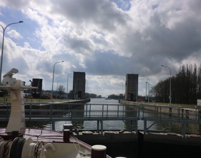 かなたの景色が迫ってくる。