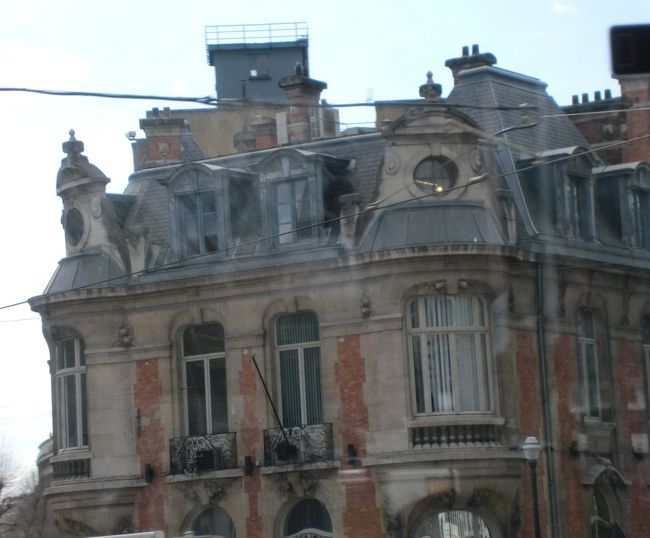 アールヌーボー発祥の地でもあり芸術的な建築群が続くってこと ?<br /><br />