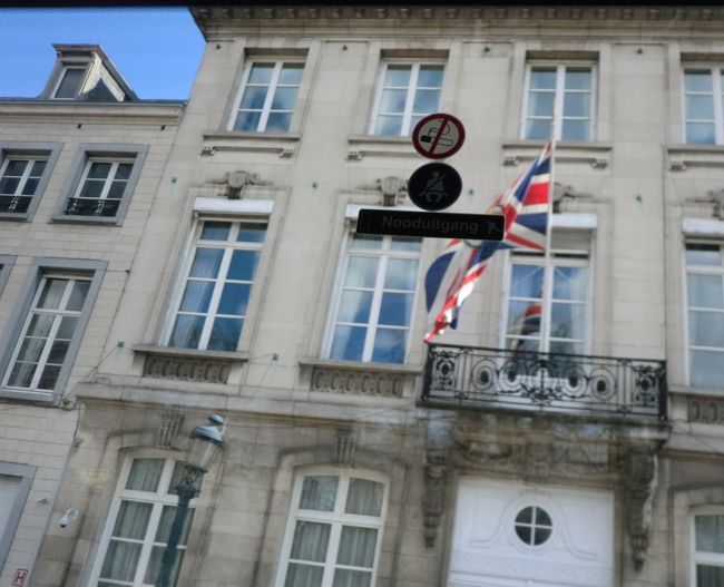 イギリス大使館のようだ。<br />