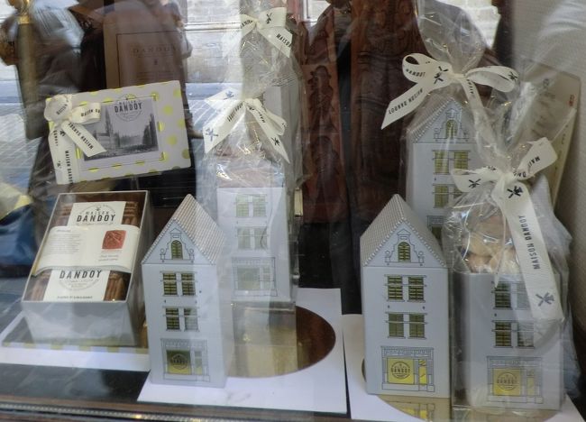 ベルギーハウスのパッケージにはクッキーの詰め合わせ...