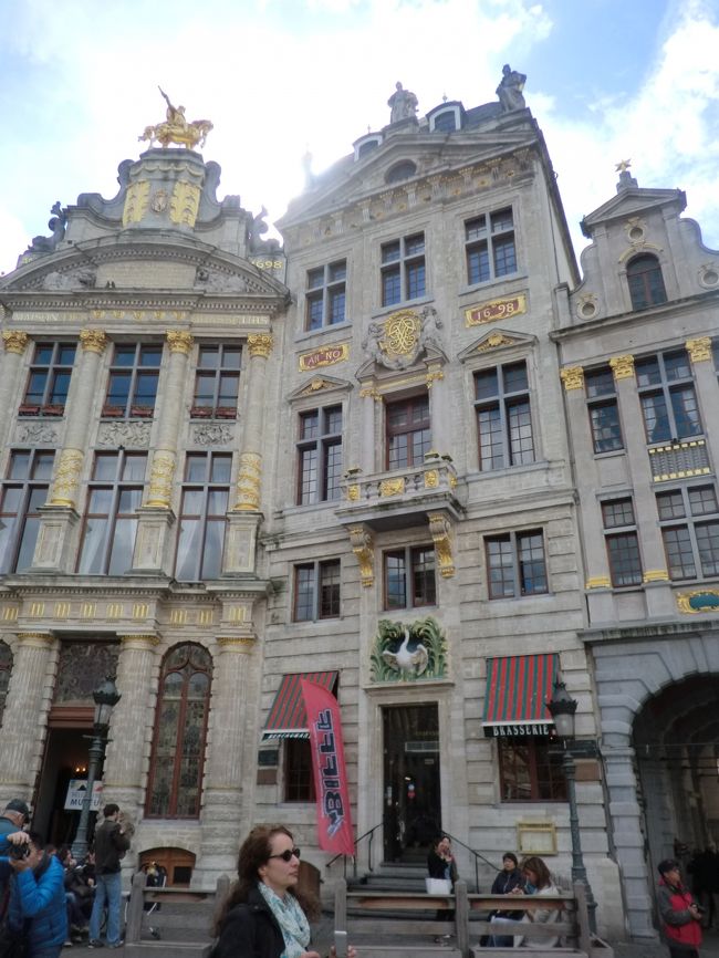 ビクトルユーゴが「世界で一番美しい広場」だといった。<br />「プチ・パリ」と称えられる。<br /><br />