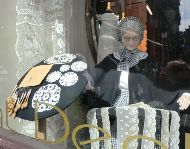 レース編みの実演？