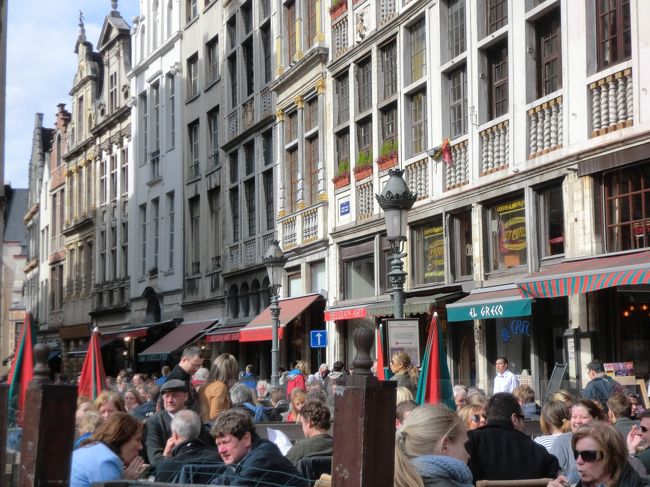 横丁の魅力に抗し難く、歩き回って疲れると青空カフェで一服。<br />