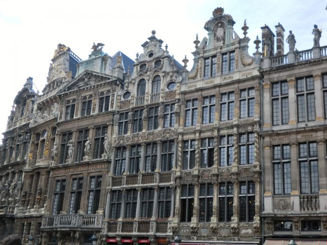 昔のままの建物もあれば大半はフランス軍の砲撃の後に再建されたという。