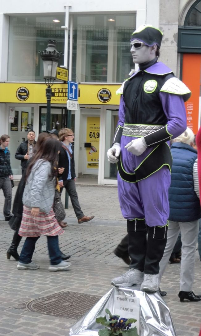 ロボット風パフォーマー