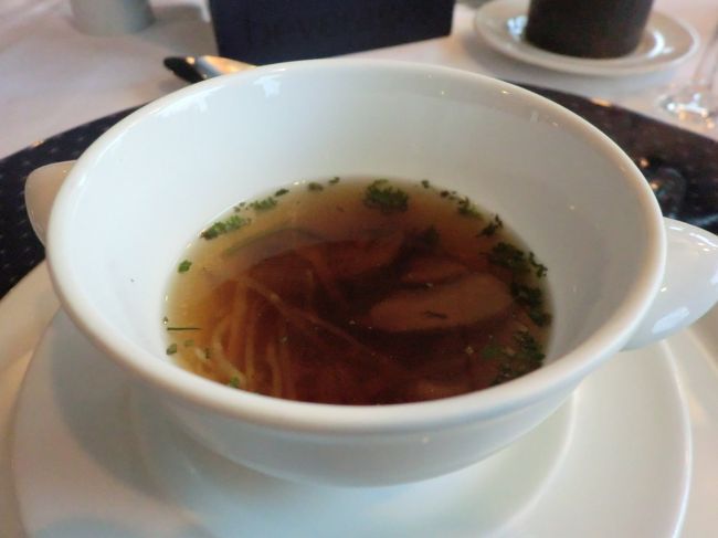 マッシュルームエッセンスのコンソメスープ