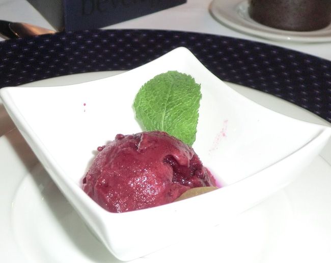 お口直しのシャーベット（ワイン風味）