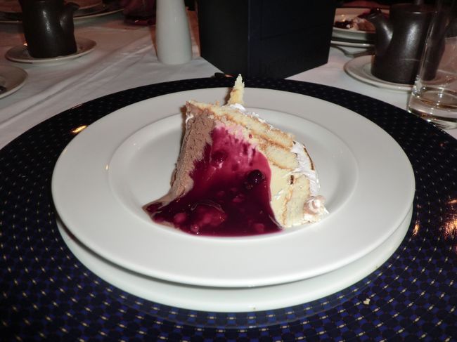 デザートはベイクドアラスカ<br />（氷河風アイスケーキ）