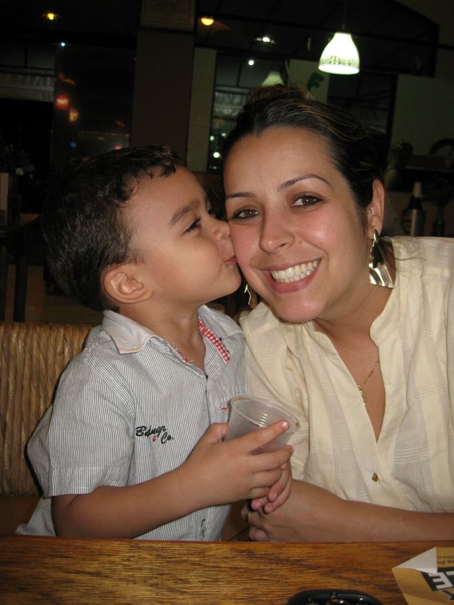 姪っ子姉の子供が妹にキス！