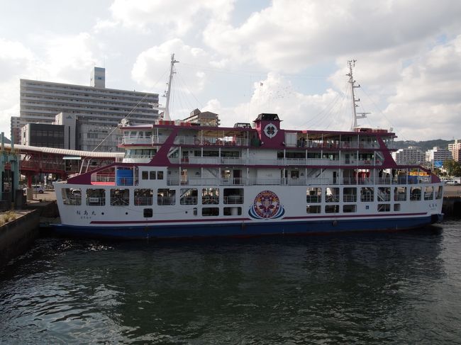 シティビューカゴシマで水族館前まで行き、フェリーで桜島へ向かう。<br />ちなみに、私が行きに乗ったフェリーの客室には、一番前の席にコンセントがありました。<br />帰りの船にはありませんでした。<br />フェリーは日中は15分おきで、夜中は本数が減るものの24時間運航です。<br />東京の24時間バス案が話題になっていましたがこちらの方がスゴイ。