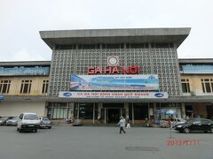 「ハノイ駅」だそうです。通勤ラッシュ...なんてないよねぇ？