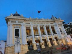 パリのオペラ座を模して建てられたそうです。EXILEや倖田來未もここで歌ったそうです。