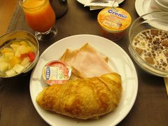 朝食。クロワッサンが大きい！
朝食メニューからプレッツェル系やライ麦系の硬いパンが消えて、クロワッサンやバゲット系がメインになったのは、フランスに近づいた証拠でしょうか。