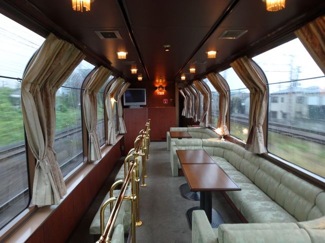 サロンカーでくつろぎましょう