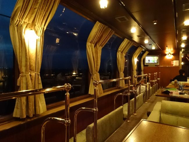 夜の帳が町を包む