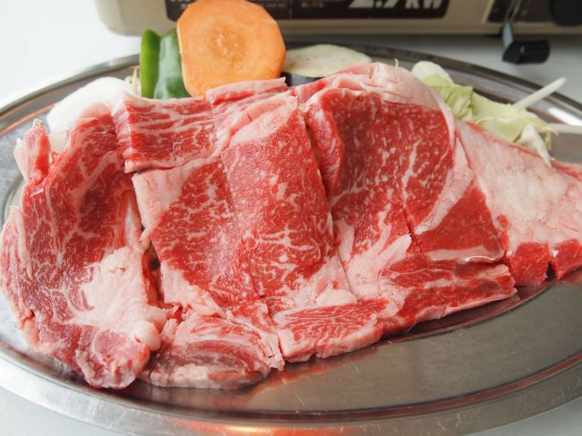 セットになっているランチのステーキ。まぁ、5900円のバスツアーに付いているものなので、値段なりです。<br />回りは中国人か台湾人か韓国人が多く、日本人の方が少数派なくらい。