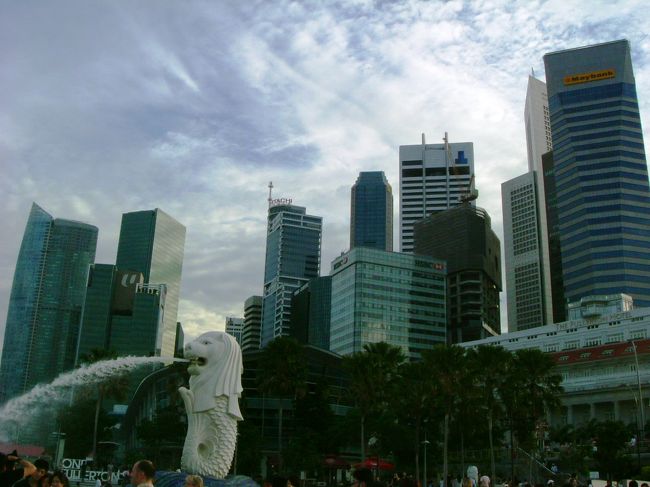 マーライオン・パーク<br />マーライオン(2009年に撮影)<br />15年前と比べると海側の風景がずいぶん変わってしまったけど、マーライオンは変わらず。