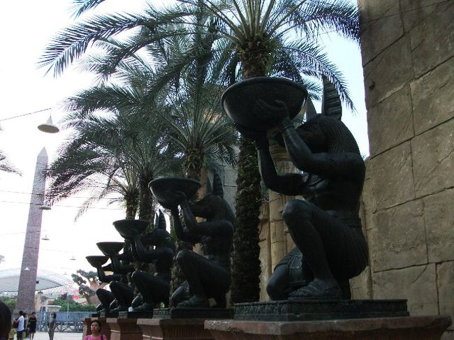 ユニーバーサル・スタジオ・シンガポール<br />ハムナプトラのアトラクション前