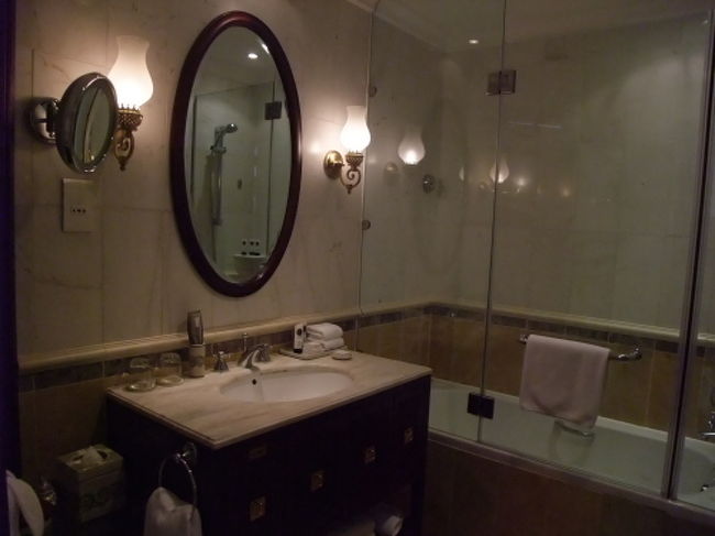 シックで落ち着いた高級感ただようバスルーム