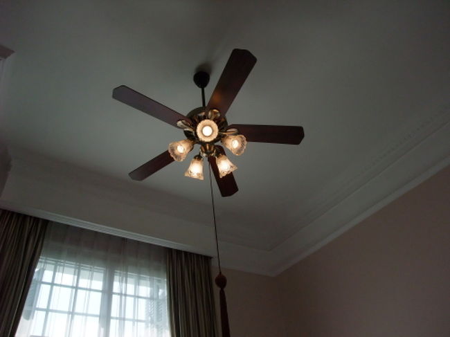 天井にはレトロな扇風機<br /><br />旧館全体が歴史を感じさせるインテリアで本当に素敵！