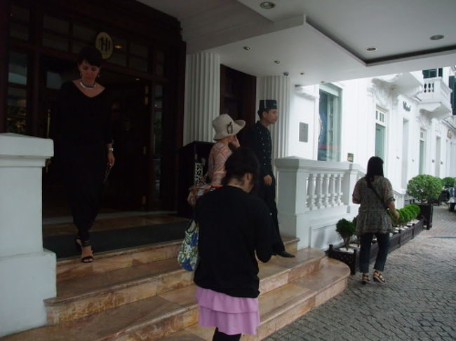 荷ほどきもほどほどにメトロポールをあとにします。<br /><br />時間がもったいない〜