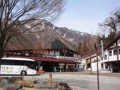 ここに車を停めて立山駅からケーブルカーとバスで室堂まで向かいます。