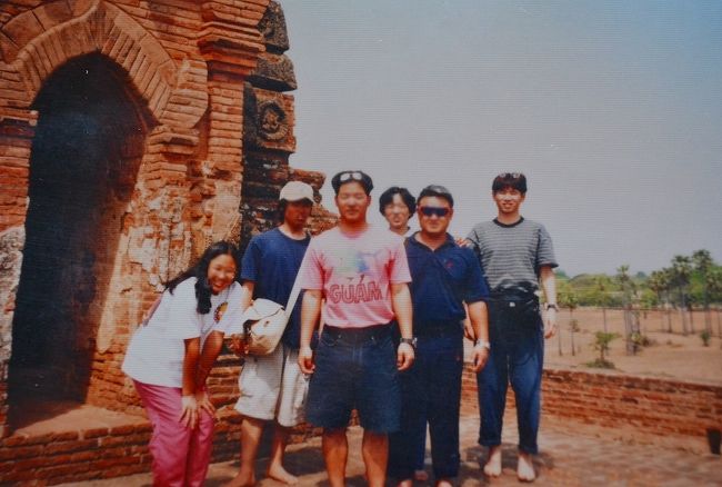 昔の写真を引っ張り出したので、本当にどこなのか覚えていないのですが、多分これは、マンダレーかパガンだとおもいます。