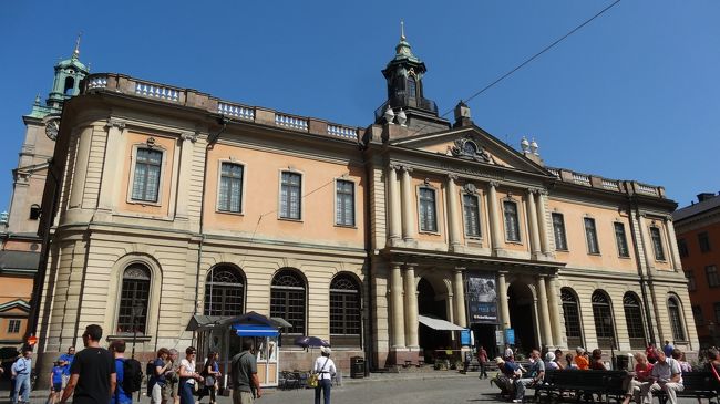 まずはノーベル博物館。<br />こちらのカフェで恒例のアイスクリーム（ノーベル賞式典晩さん会で出されるのと同じものが食べれらる）を頂くことに。