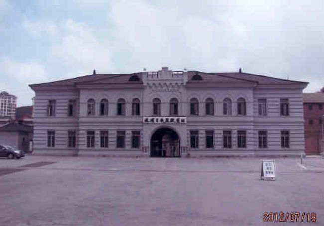 46679/1930-1940年代? 観光写真 旅順戦跡巡拝記念撮影 大連都市