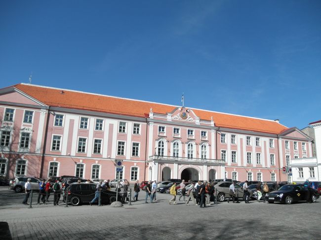 　トームペア城。<br /><br />　城というより庁舎って感じだけど、実際、今は政府の一部と国の議会が入っているらしい。