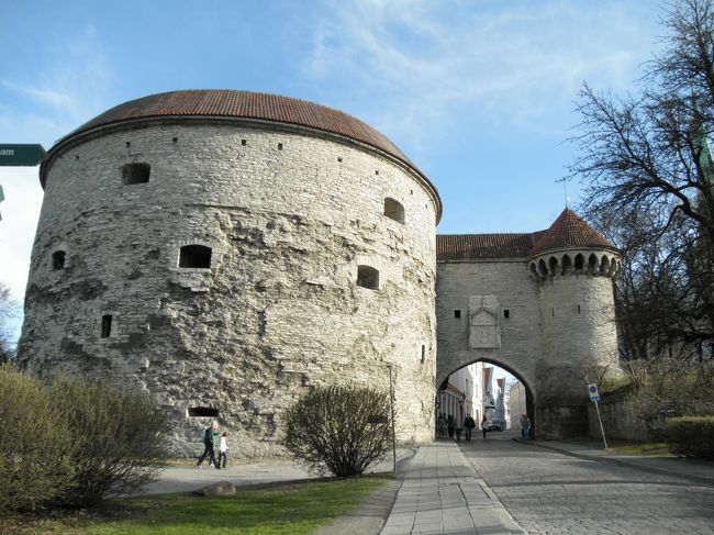 　ふとっちょマルガリータ<br />　<br />　最初は砲塔として建てられ、のちに倉庫、兵舎、監獄として使われて、今は海洋博物館。