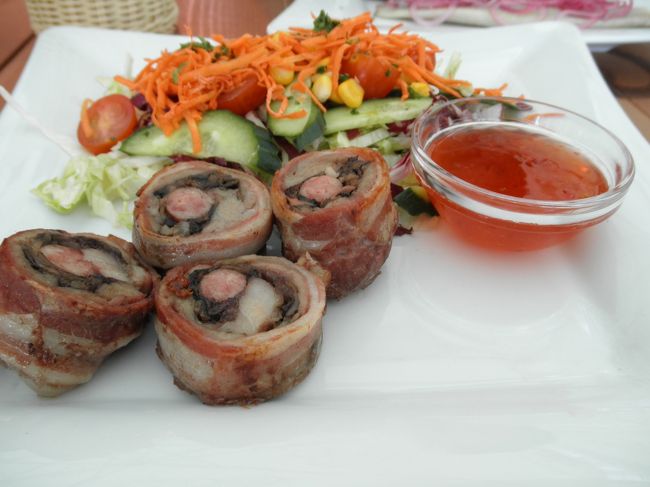 　夕飯。<br /><br />　いつも通り、ラエコヤ広場のレストランで。なんだったっけ。豚肉の何かです。