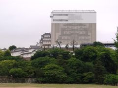 姫路城の大天守保存修理工事は21年秋に着工し、平成26年度まで予定しているとのことです。