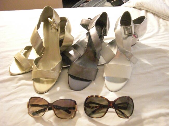 NINE WESTのサンダル新旧デザインあわせて3足購入。<br />NINE WESTとROSSで$9.99～$12.99と激安でした。<br />サングラスもROSSで、Steve MaddenとA|Xでお気に入り♪
