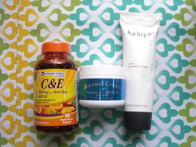 Vitamin WorldでビタミンC＆Eとレチノールクリーム。<br />ジュリークでデイリー・エクスフォリエイティング・クリームを買いました。<br /><br />Vitamin Worldは随分昔から行っているのに、レチノールクリームがお土産で人気だなんて全然知りませんでした。<br />お値段も手ごろなので2個目50%OFFだったこともあり２つ購入。<br /><br />ジュリークのエステクリームは老廃物（角質）を取り除いてくれるというので、機内の乾燥でボロボロになったお肌を少しでも元気にさせようと買ってみました。<br /><br />使い心地上々。<br />これとレチノールクリームで荒れたお肌が治るかな〜？