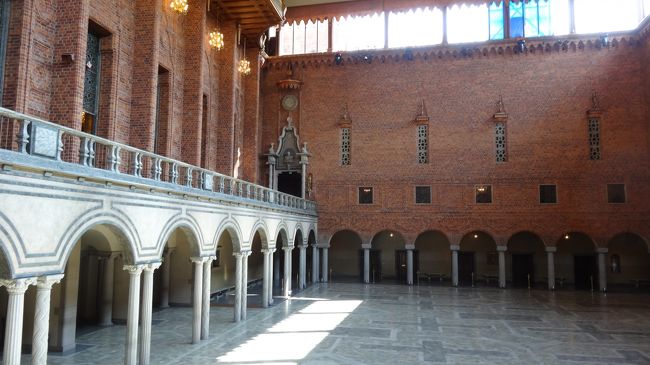 何もないと広いホールなのですが、晩さん会の時にはかなりぎゅうぎゅう詰めでテーブルがセットされます。