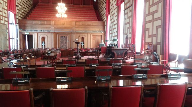 ストックホルム市には市長はおらず、最大与党の党首が代表を務める議院内閣制のようなシステムとのことでした。