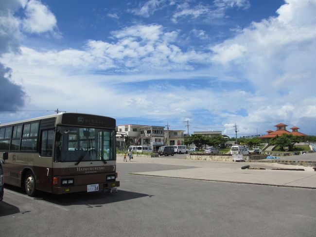 小浜港から出ると、はいむるぶしのマイクロバスが宿泊客を待っていました。すべての定期船に合わせて迎えに来てもらえるので、余計なこと考えないでいいのはありがたい。