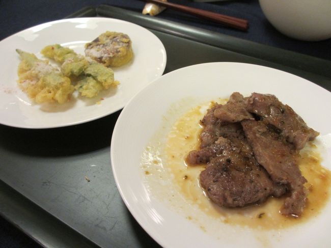 盛りだくさんの肉と島野菜の天ぷらが2杯目のツマミ(＾皿＾)<br /><br />ブッフェに子どももたくさんいるトコロを見ると、リゾナーレ小浜島よりこっちの方が家族向きなのかな？