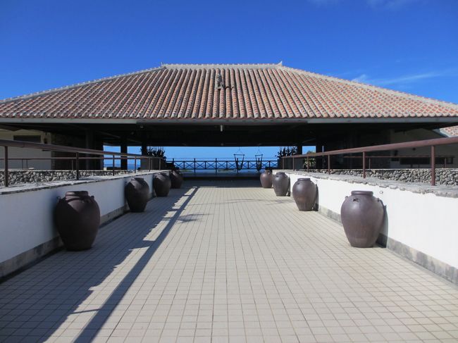 小浜港へのマイクロバス移動をフロントで予約して、竹富島へと向かいます。ここからはVol.2に続きます。