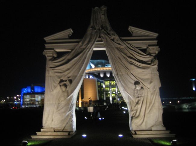 正面からは、、、<br /><br /><br />こんな感じのゲートが。。たってます。<br /><br /><br /><br />