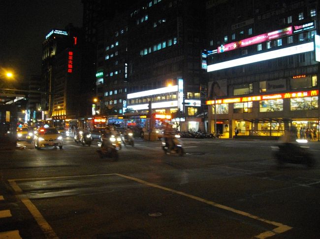 お茶屋さんによって<br />ジャスミン茶、東頂烏龍茶等購入<br /><br />今日はこれで寝ます