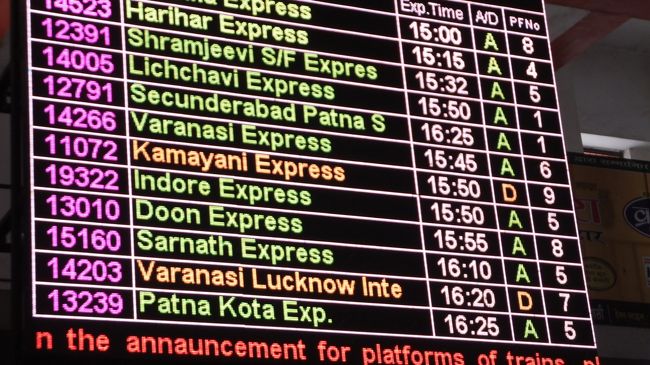 １３０１０　Doon Expressでブッダガヤ近郊の<br />街ガヤへ。